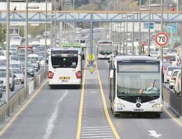 Metrobüs durağında etek altı sapığı