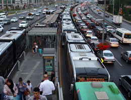 Dikkat! Metrobüs durağı kapatıldı!