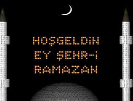 Ramazan geldi, mahyalar asıldı!