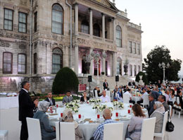 Abdullah Gül'ü duygulandıran iftar