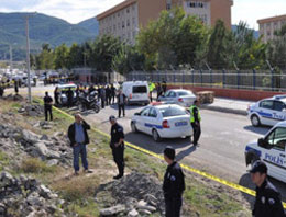 PKK yandaşları polis aracına saldırdı