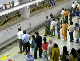 Metrobüs zengin fakir kavgası çıkardı