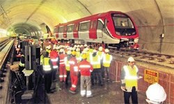 Metro'da şaka gibi kaza!